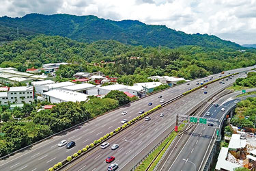 盛元承天暨盛元裕台北廠辦土城工業區廠房出售出售鄰近國道3號高速公路