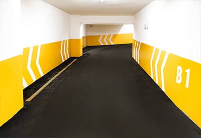 捷運最近的廠辦大樓就在盛元承天捷運廠辦停車場內部